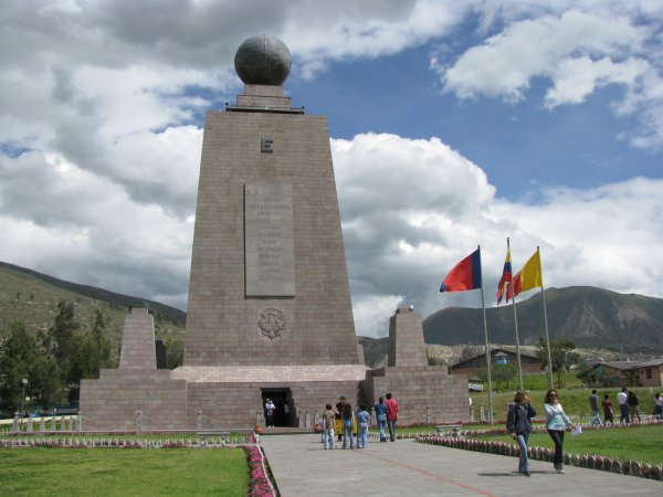 Monument at Mited del Mundo