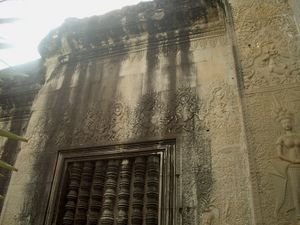 Angkor_window frieze
