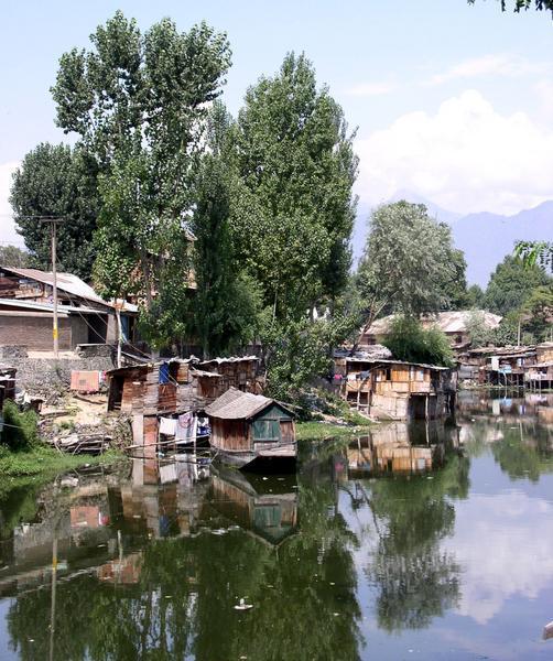 Locals live along and on the many canals, Srinigar