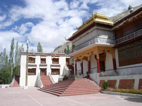 Modern Gompa with newish style, Samstanling Gompa 