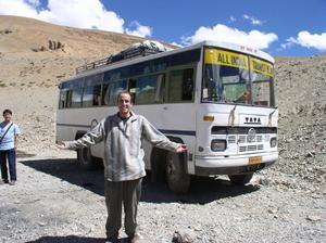 Broken down and stranded by this bus, Road to Manali