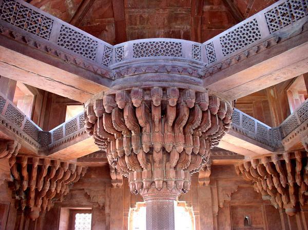 The luxurious throne pillar inside Diwan-I-Khas in the Palace Compound, Fetahpur Sikri