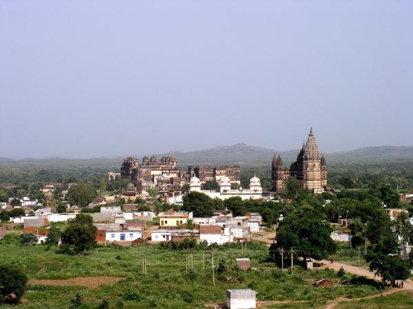 Aerial view of the town and fort taken from Lakshminarayan Temple, Orcha