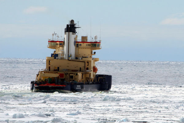 The Swedish icebreaker Oden churning up the ice