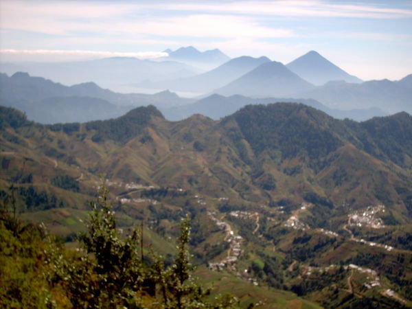 volcan et lac Altitlan