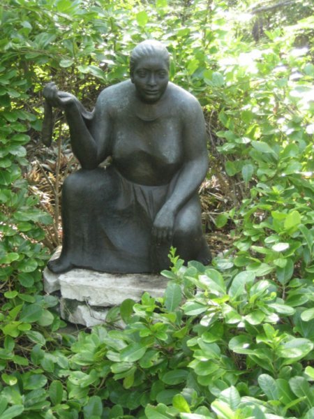 AKUMAL Yal-Ku statue of woman
