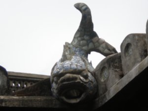 Carp on the temple roof brings patience to the household 