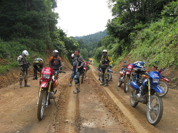 Dirt road to maliau basin