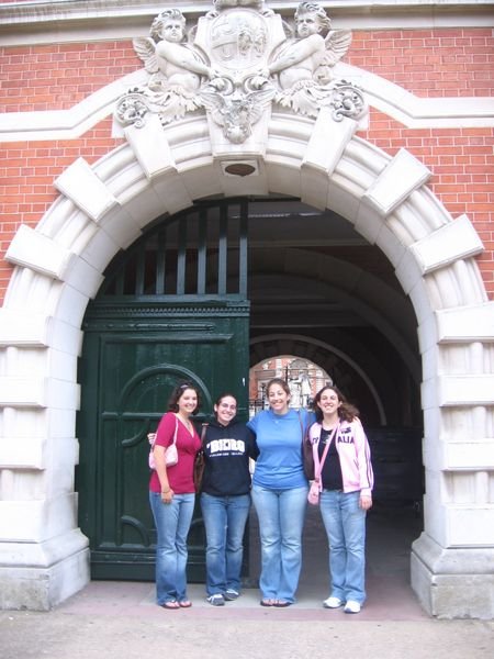 Muhlenberg Girls at Royal Holloway