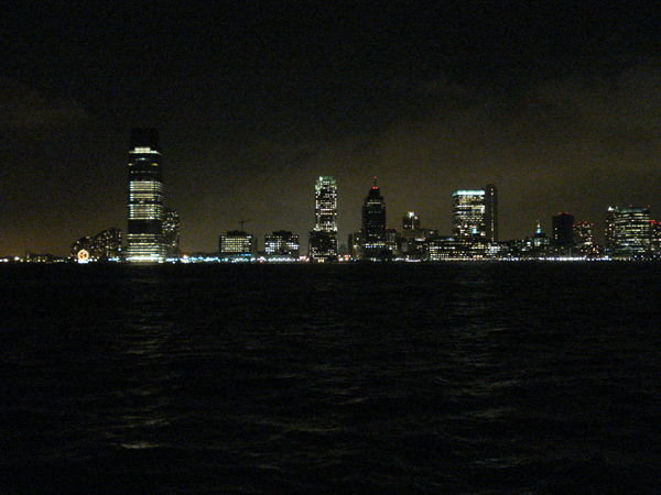 New Jersey's kystlinie, set fra syd-manhattan, Battery Park.