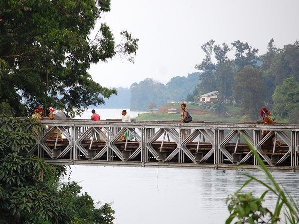 Most prowadzi do Kongo. 