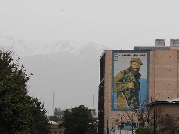 Panuje kult meczennikow wojny iransko-irackiej. Glownie w postaci murali.