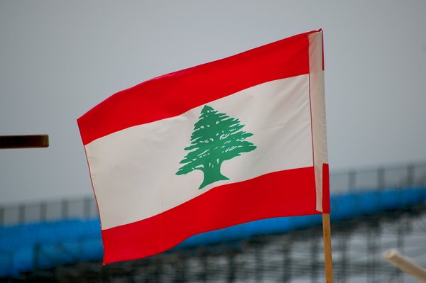 Flaga Libanu z Cedrem.