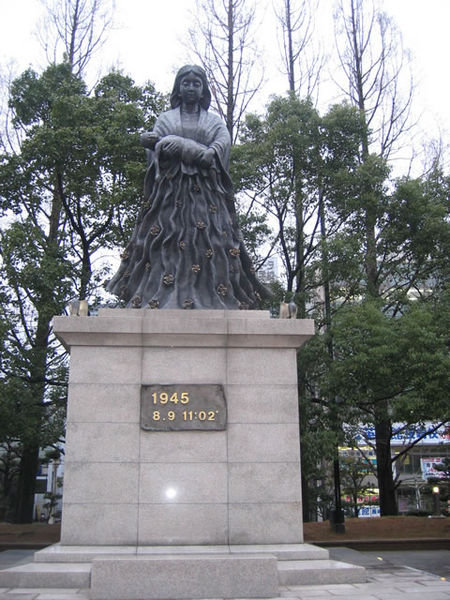 atomic bomb statue