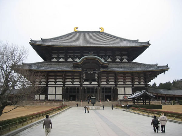 hall of  the great buddha at todai-ji