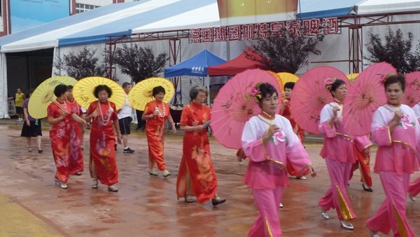 glamourous grannies parade