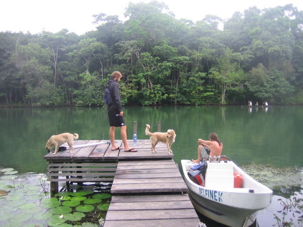unser Dock mit Besitzer Chris und doggys und Luke
