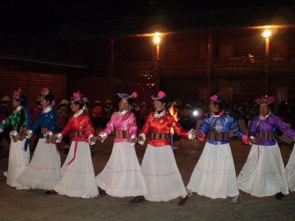 Mosuo Dancers