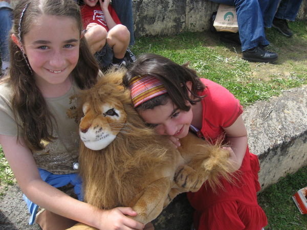 The girls with the lion