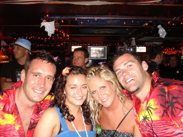 Waikiki Pub crawl 301007