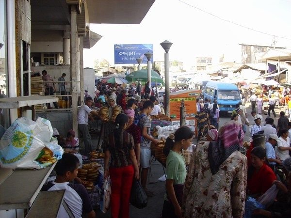 Busy bazaar, Osh