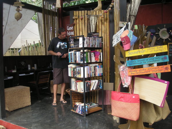 The free dvd's, internet and books at Lalaanta