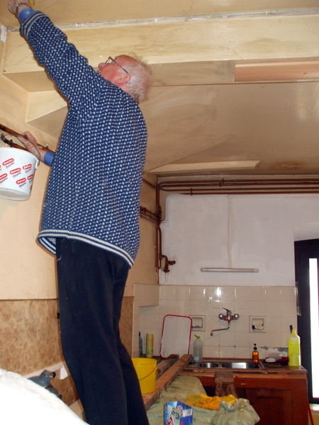 Washing the kitchen ceiling before painting it is such fun