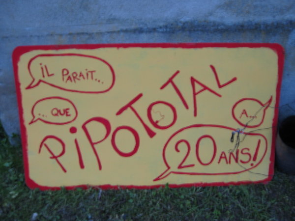 Pipototal's party invitation