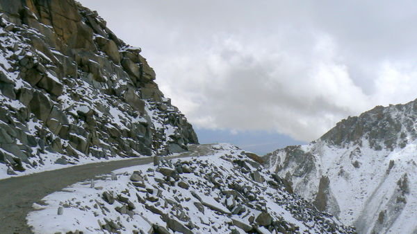Winding road to Khardung La