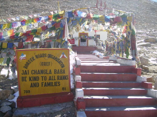Temple at Chang La top
