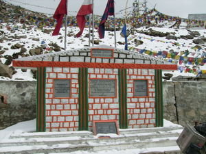 Memorial at Khardung La top