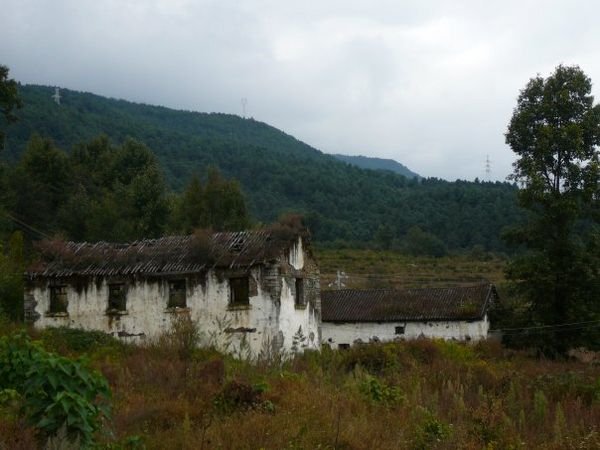 abandoned farmhouse, Dali