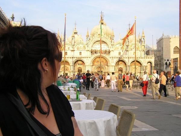 Amanda admires the Basillica Di San Marco