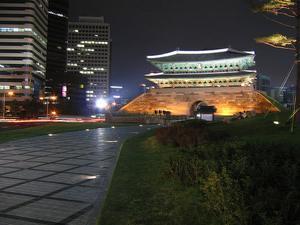 Namdaemon gate at night