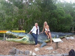Os to på den store krokodille!! Den største der nogensinde er registreret - ca. 8 meter