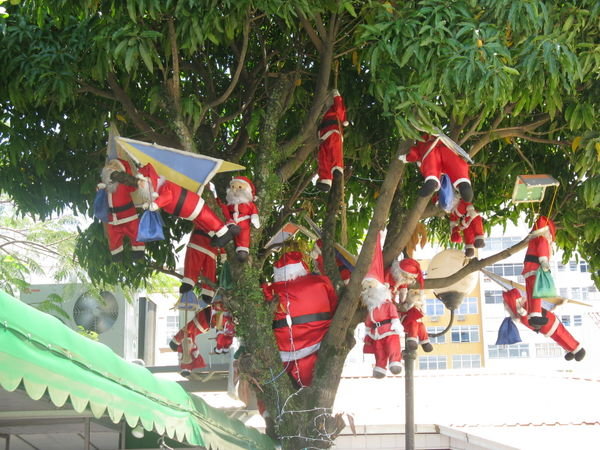 Santa Claus hangliding or parachuting is a popular theme here...