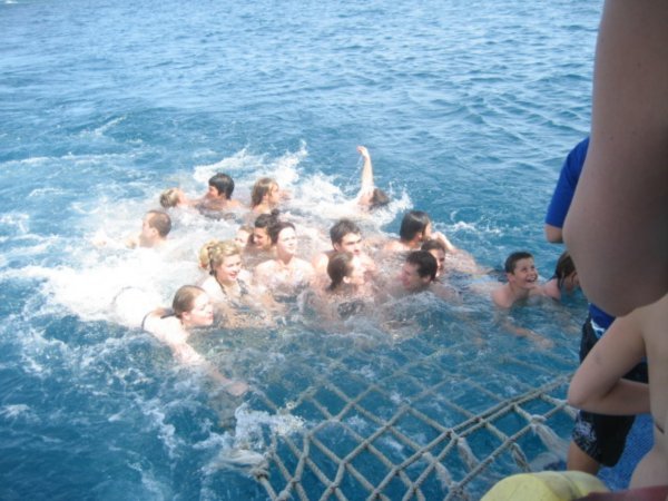 Boomnetting off the back of the boat! - Hold on to your Bikinis!