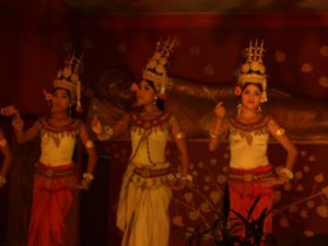 Traditional Apsara dancers