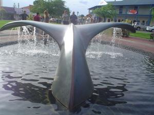 Whale tail fountain