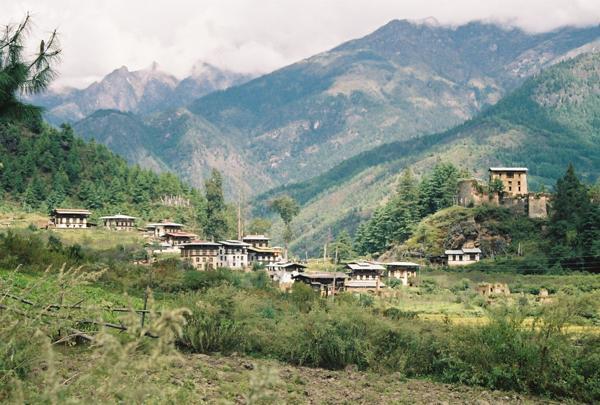Drukyel village and the ruined dzong