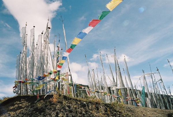 Prayer flags at Cheli La