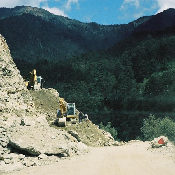 Heavy duty excavators improving the road near Sengor
