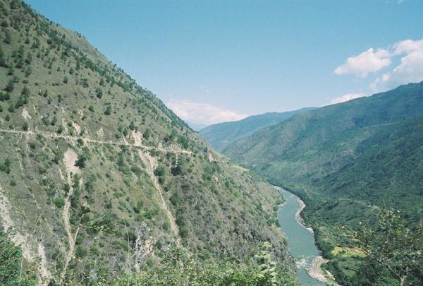 The highway to Trashigang