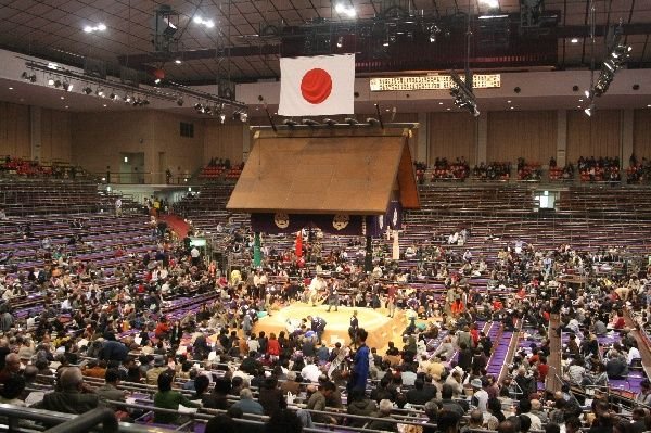 Generic view of the dohyo before the makuuchi bouts start