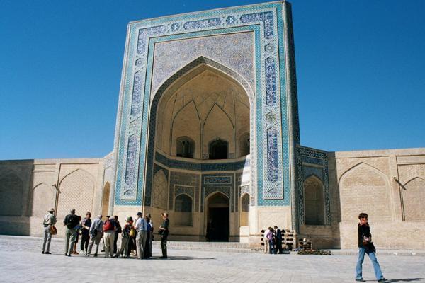 The entrance to the Kalon mosque