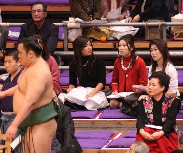 The local sumo fans