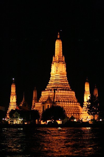 Wat Arun shines in the night