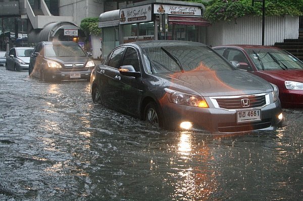 Flash flood embracing Sukhumvit