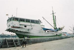 Perahu layar motor (PLM)