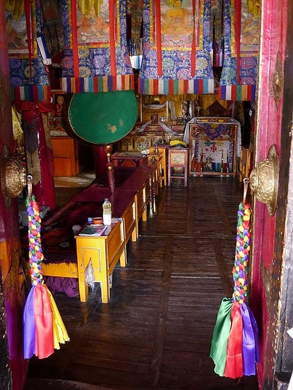 Inside the dukhang, Sankar goempa